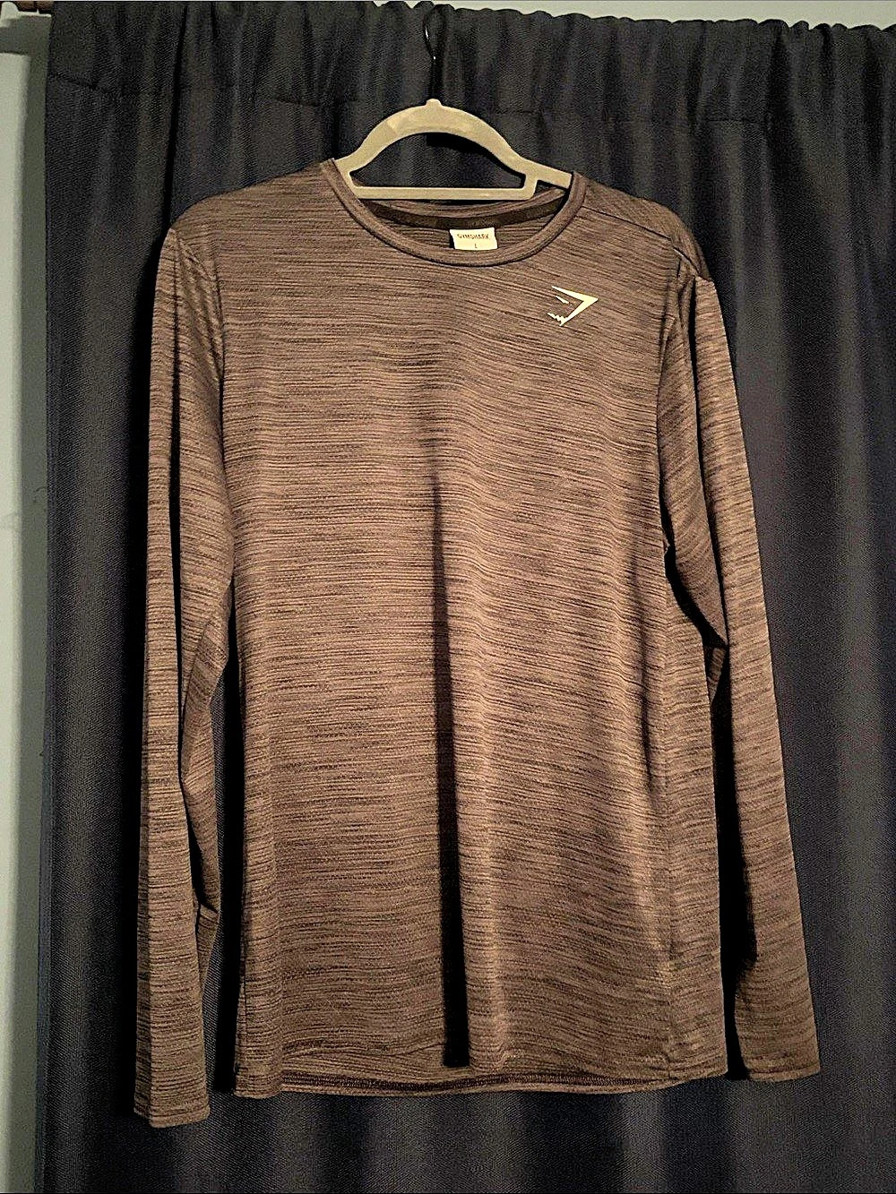 Gymshark Long Sleeve Athletic Shirt in Gray Size Large Like New
